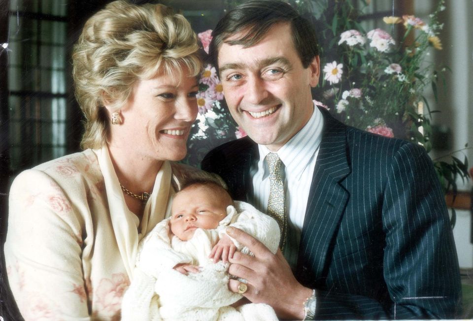 Der Herzog und die Herzogin von Westminster zeigen sich 1991 mit Söhnchen Hugh, dem langersehnten Erben für Titel und Vermögen.