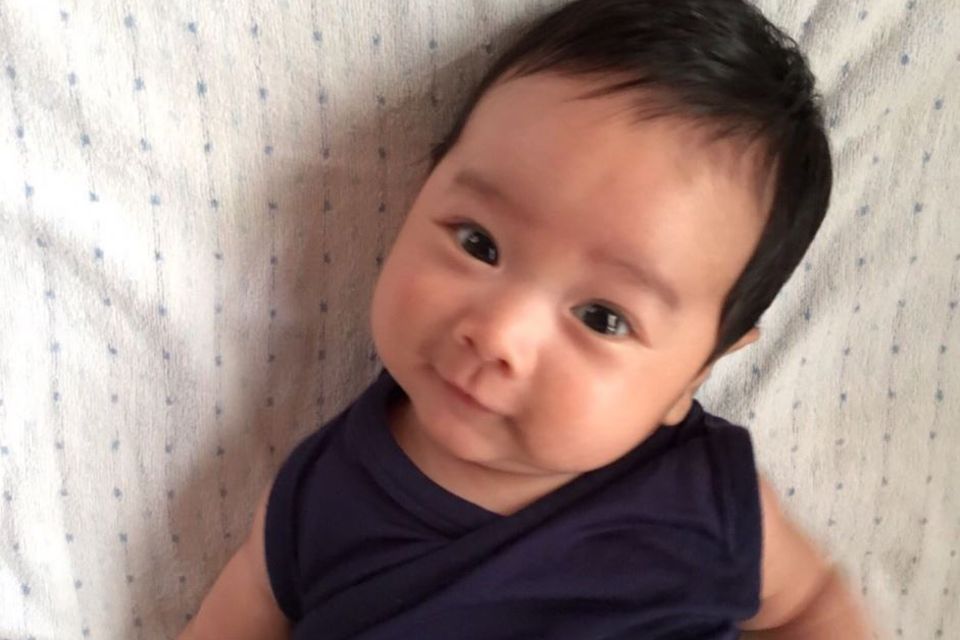 Wie niedlich! Baby verdattert von eigenem Pups GALA.de