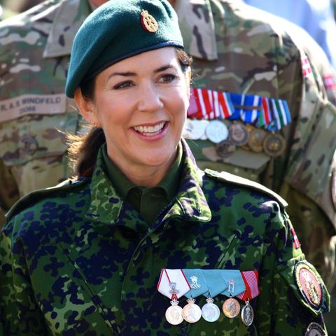 Kronprinzessin Mary absolvierte freiwillig eine militiärische Grundausbildung und ist heute Leutnant der Heimwehr.
