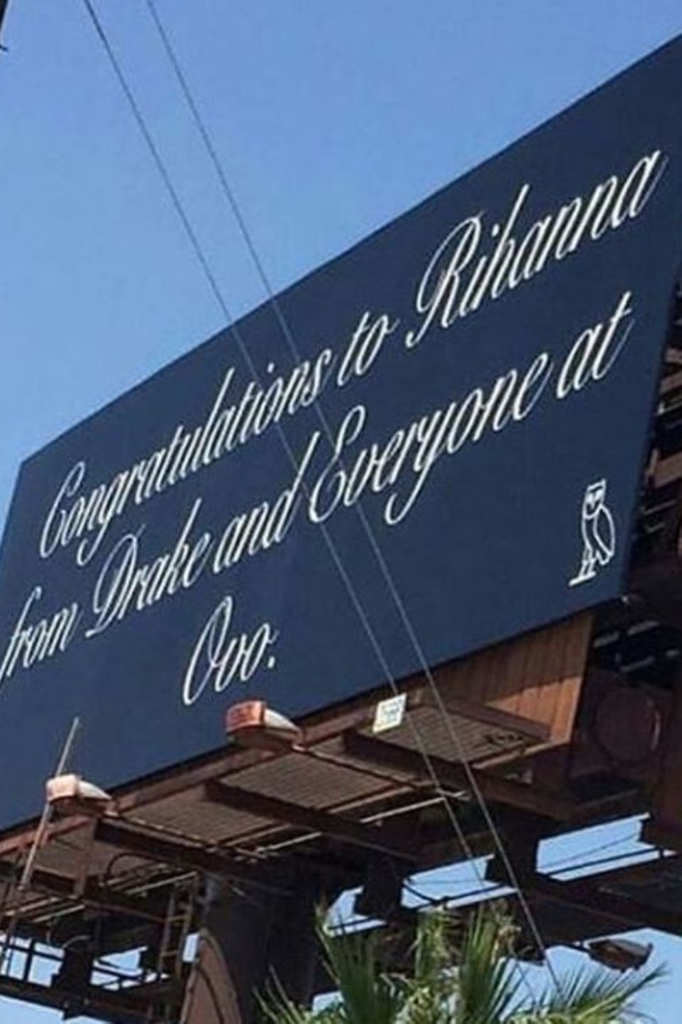 Dieses Schild ließ Drake für Rihanna errichten Dieses Schild ließ Drake für Rihanna errichten