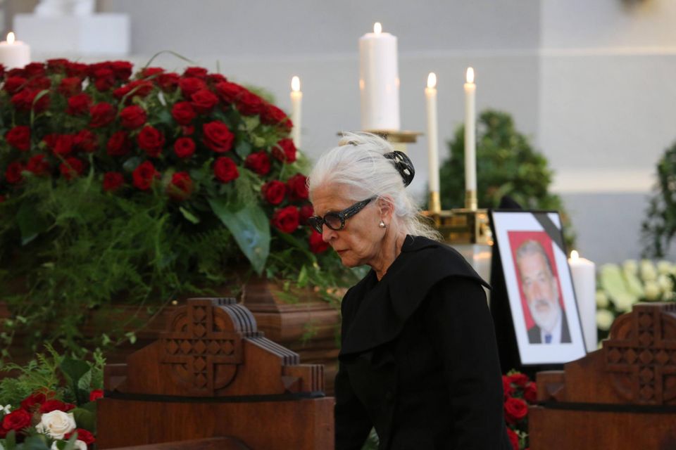 Christiane Hörbiger bei der Trauerfeier ihres Lebensgefährten