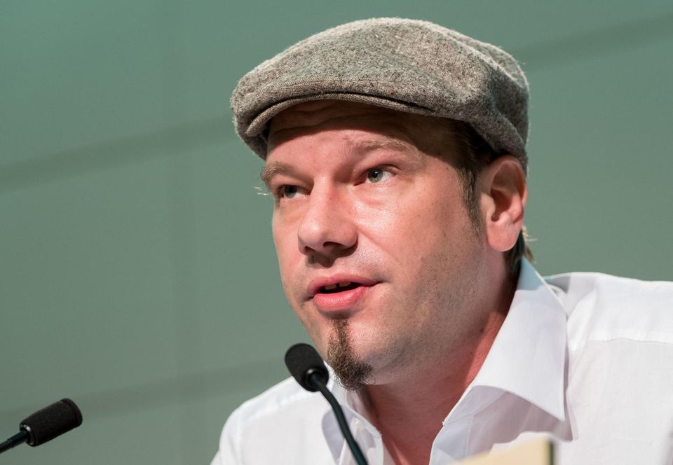 Claudia Schiffer: Patrick Schiffer ist der neue Bundesvorsitzende der Piratenpartei Claudia Schiffer: Patrick Schiffer ist der neue Bundesvorsitzende der Piratenpartei