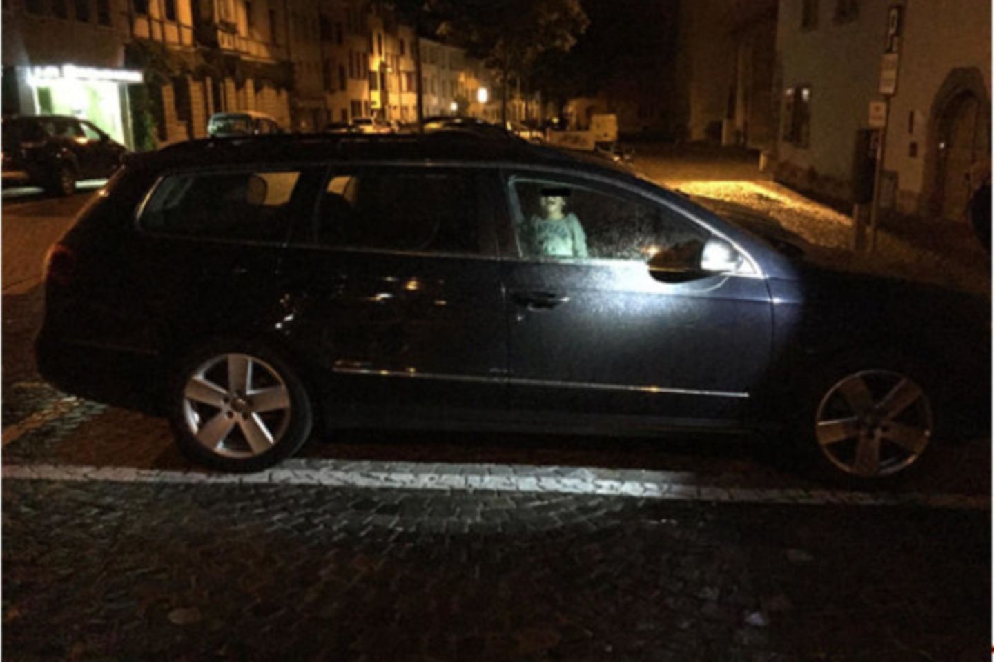 Zweijähriger wurde im Auto allein gelassen