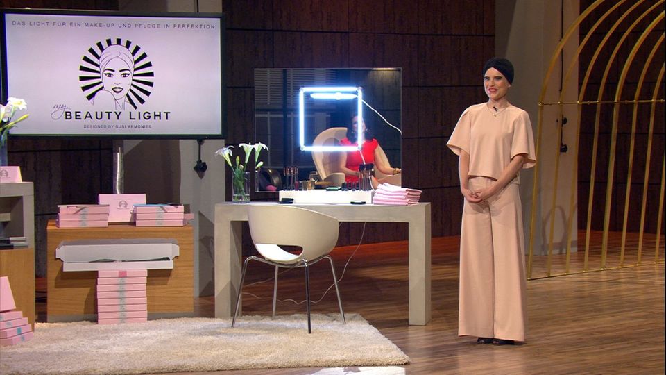 Die Höhle der Löwen: "My Beauty Light" soll beim perfekten Make-up helfen 'My Beauty Light': Gründerin Susie Armonies