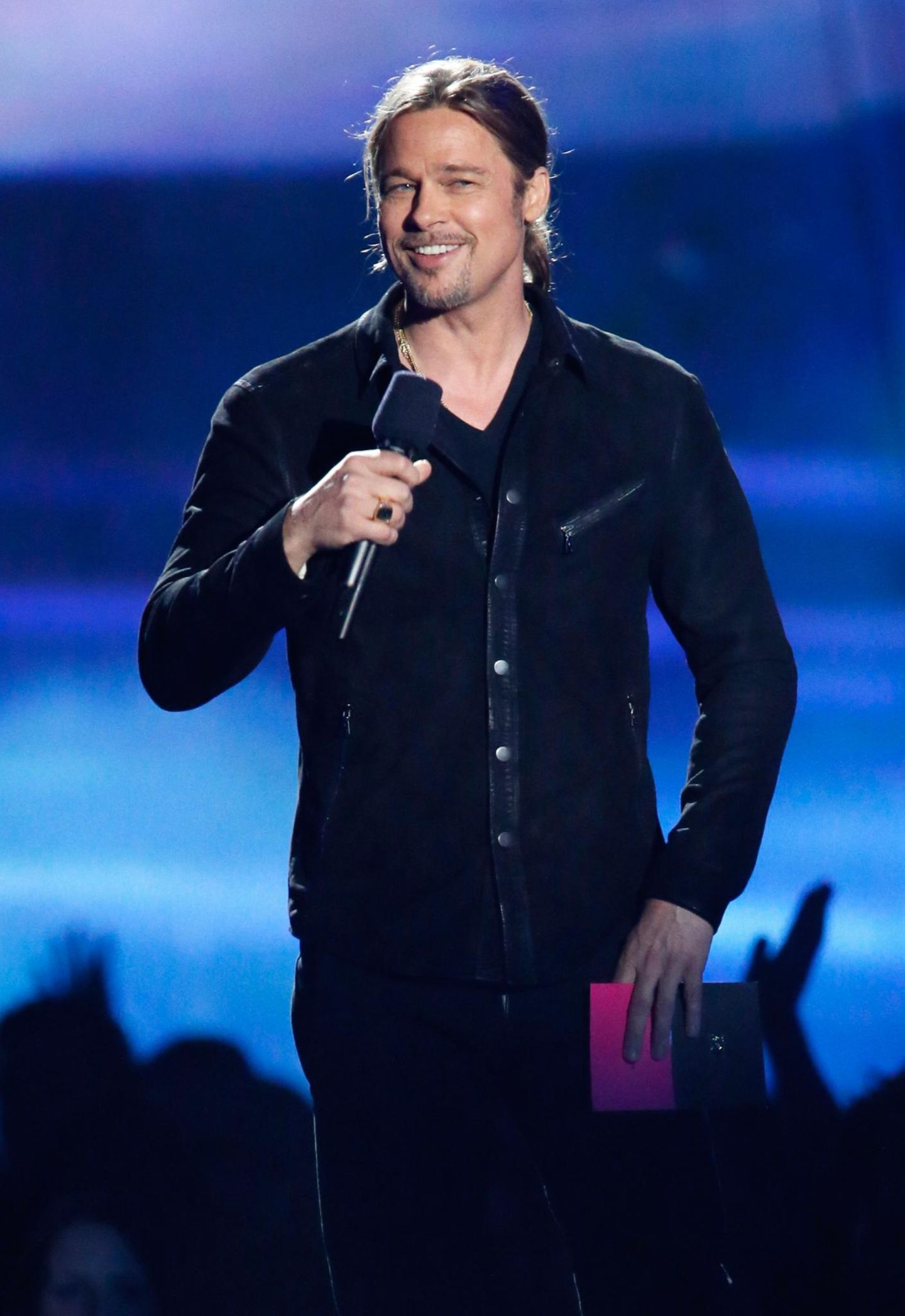 2013  Bei den diesjährigen "MTV Movie Awards" in Culver City, Kalifornien präsentiert Brad Pitt den Preis für den besten Film.