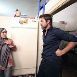 2. Oktober 2009: Brad Pitt hört sich die alltäglichen Sorgen der irakischen Flüchtlingsfamilie an.