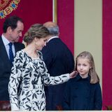 Plötzlich passt sich die Stimmung von Prinzessin Leonor dem Wetter an. Der Spaß im Regen mit Schwester Prinzessin Sofia ist vergessen. Irgendetwas scheint die Tochter von Letizia und Felipe zu bedrücken.