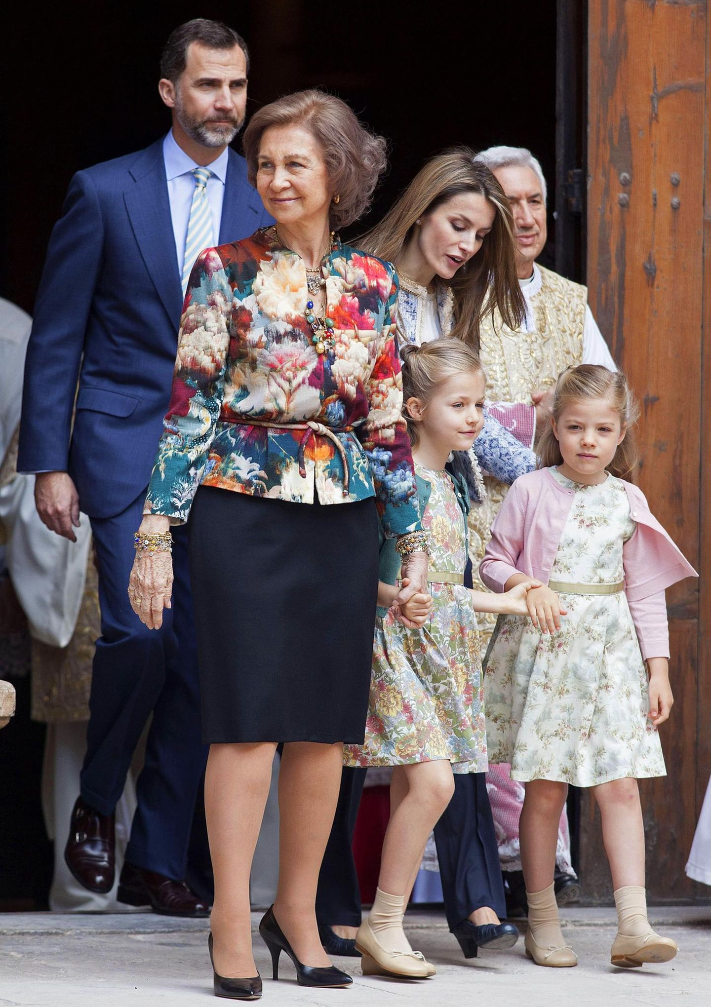 31. März 2013   Gemeinsam mit Königin Sofia besuchen Kronprinz Felipe, Prinzessin Letizia und ihre Töchter Leonor und Sofia die Ostermesse in Palma de Mallorca.