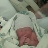Rund sieben Monate nach der Geburt von Sohn Finn veröffentlicht Tori Spelling die ersten Videos kurz nach der Geburt auf ihrer Webseite.