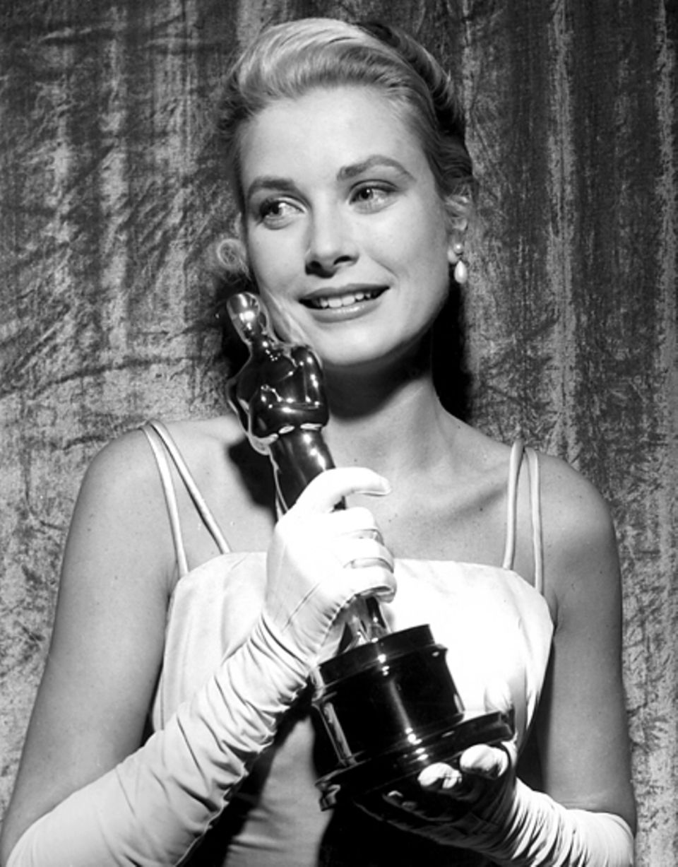 Im Jahr 1955 darf sich Grace Kelly über ein Oscar freuen. Sie wird für ihre Rolle in "Ein Mädchen vom Lande" ("The Country Girl"