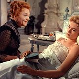"Der Schwan" ist ihr vorletzter Film. Sie spielt darin eine Prinzessin; im wirklichen Leben wird sie kurz darauf selbst eine.