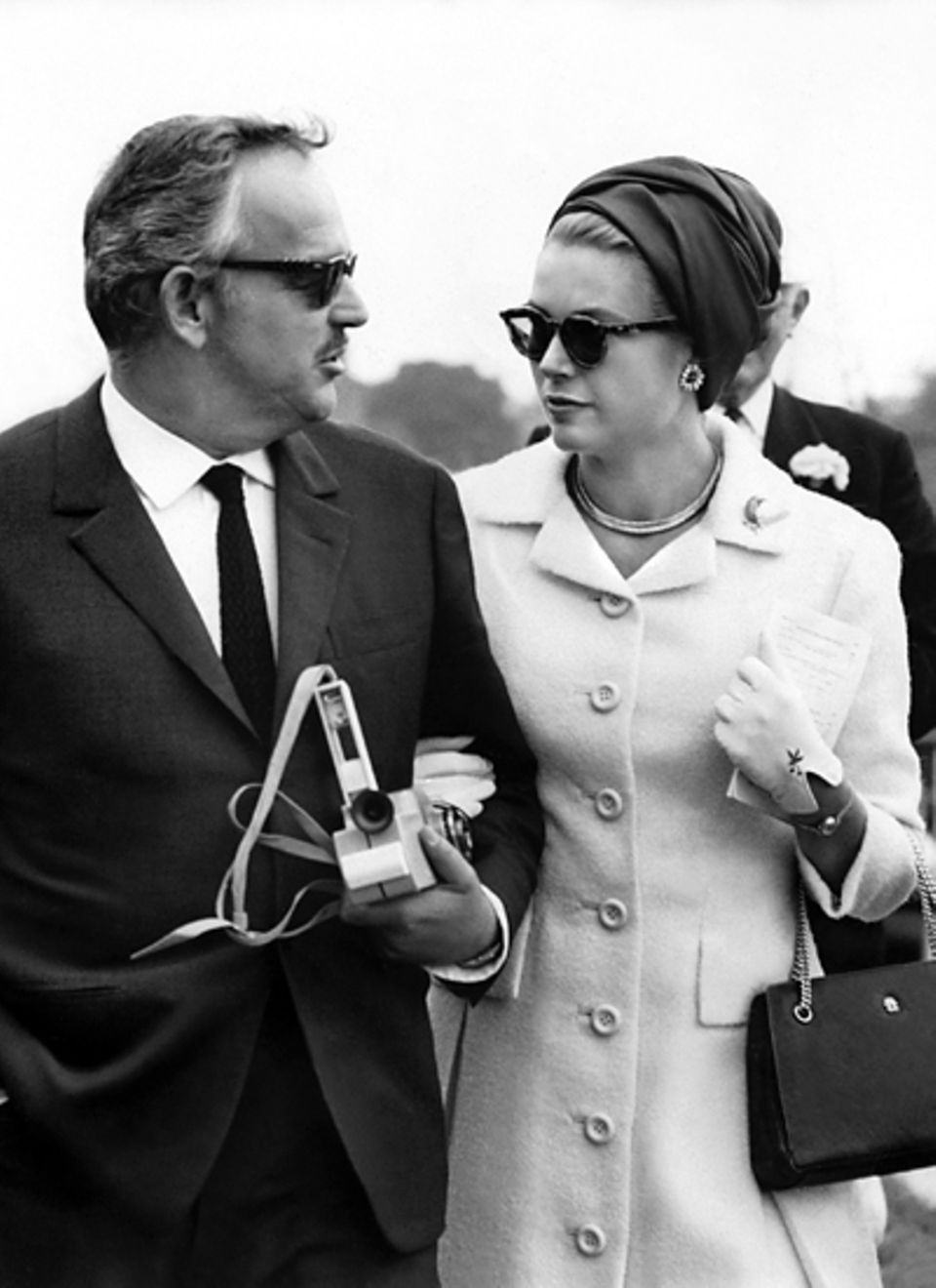 Dieser Schnappschuss zeigt Fürst Rainier und Grace Kelly als ganz normales Ehepaar.