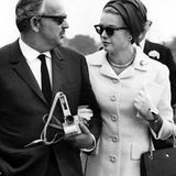 Dieser Schnappschuss zeigt Fürst Rainier und Grace Kelly als ganz normales Ehepaar.