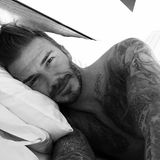 Sein erster Post: David Beckham nimmt seinen 40. Geburtstag zum Anlass, einen eigenen Instagram-Account zu eröffnen. "Guten Morgen", wünscht der Star-Kicker aus dem Bett und bedankt sich bei seinen Fans für alle bisherigen Glückwünsche. "Ich freue mich auf einen großartigen Tag mit meiner Familie und meinen Freunden."