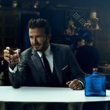 David Beckham geht unter die Whiskytrinker. Zusammen mit einem britischen Unternehmer bringt er den Single Grain Scotch Whisky Haig Club auf den Markt.