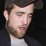 Frauenschwarm Robert Pattinson versteckt sein Gesicht hinter einem Vollbart. Eigentlich schade, oder?