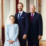15. Januar 2016  Zu den neuen Bildern zählt auch dieses, dass König Harald mit seinem Thronfolger Haakon und seiner Enkelin Ingrid Alexandra zeigt.