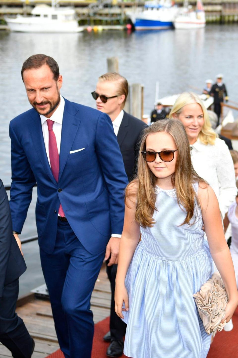 23. Juni 2016  Die norwegische Königsfamilie ist zum 25. Thronjubiläum von König Harald mit dem Königsschiff auf Jubiläumsreise.