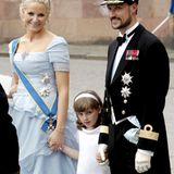 Auch Prinzessin Mette-Marit freut sich mit ihrem Mann Prinz Haakon, dass Töchterchen Ingrid Alexandra ihre Aufgabe als Blumenmäd