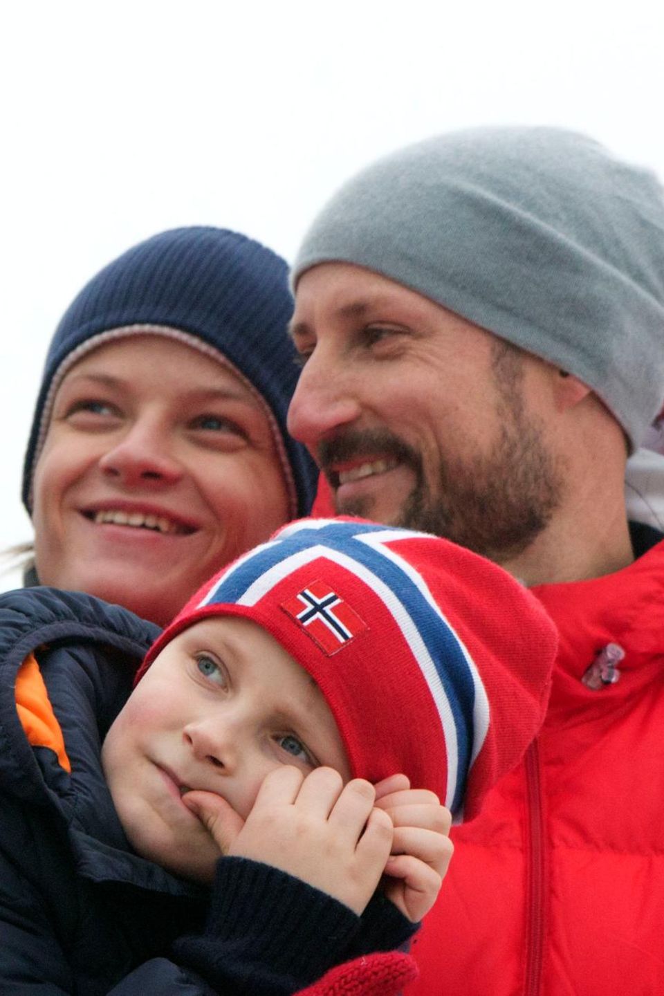 10. März 2014 Prinzessin Mette-Marit, Marius Borg Höiby, Prinz Sverre Magnus und Prinz Haakon schauen sich die "internationalen Wintersportwettkämpfe" am Holmenkollen in Oslo an. 10. März 2014 Prinzessin Mette-Marit, Marius Borg Höiby, Prinz Sverre Magnus und Prinz Haakon schauen sich die "internationalen Wintersportwettkämpfe" am Holmenkollen in Oslo an.
