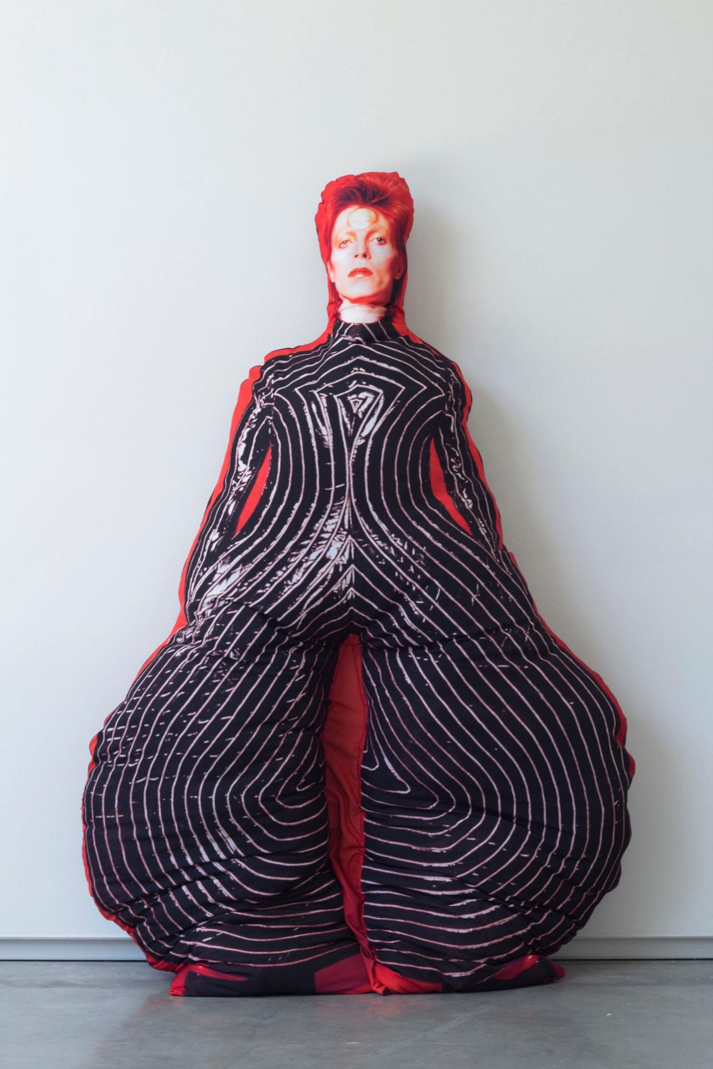 Sänger David Bowie ist jetzt als lebensgroßes Kissen zu haben.
