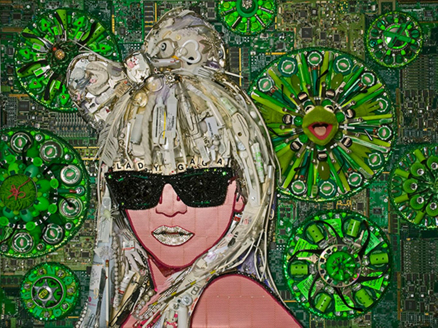 1. Februar 2010: Die Kunstwelt hat eine neue Muse - Aus Müll und Resten hat Jason Mecier im Mosaik-Stil ein Bild von Lady Gaga g