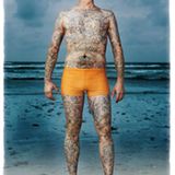 01. September 2008: Prinz Willem aus der Niederlande gibt sich bunt und nackt in den Augen des Tattoo-Künstlers Hank Schiffmache