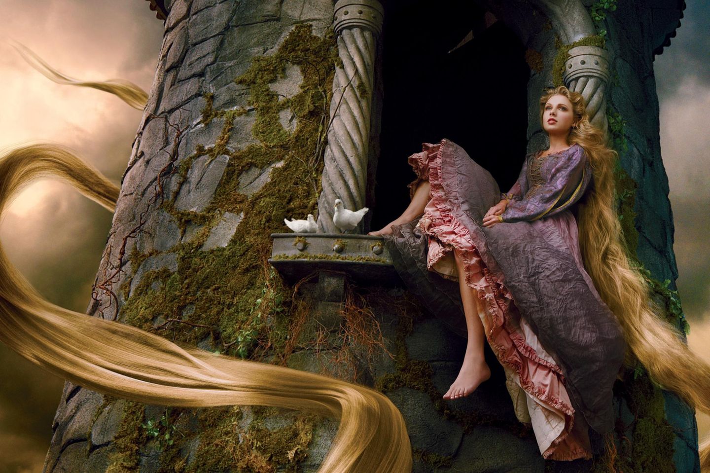 Für eine Disney-Kampagne inszeniert Star-Fotografin Annie Leibovitz Sängerin Taylor Swift als Märchenfigur Rapunzel.
