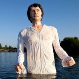 Die Schwimmer im Londoner Hyde Park gucken nicht schlecht, wenn sie plötzlich Colin Firth alias "Mr. Darcy" aus dem Roman "Pride and Prejudice" von Jane Austen begegnen.