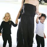 Angelina Jolie bringt ihre beiden Töchter Shiloh und Zahara zur Tanzstunde.