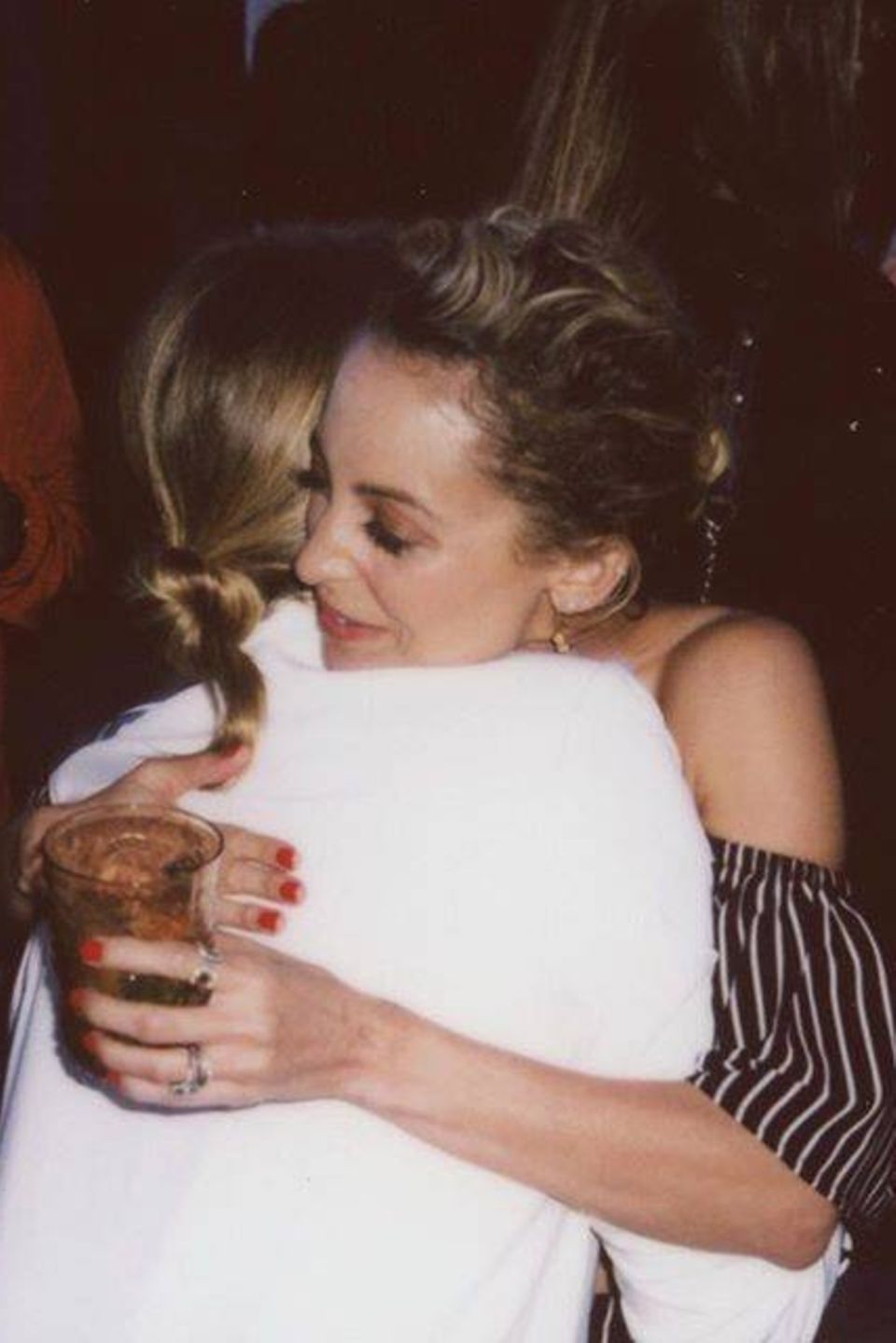 Cameron Diaz und Nicole Richie Sie sind nicht nur Schwägerinnen und verheiratet mit den Zwillingsbrüdern Joel und Benji Madden, sondern auch wirklich beste Freundinnen. Cameron Diaz und Nicole Richie Sie sind nicht nur Schwägerinnen und verheiratet mit den Zwillingsbrüdern Joel und Benji Madden, sondern auch wirklich beste Freundinnen.
