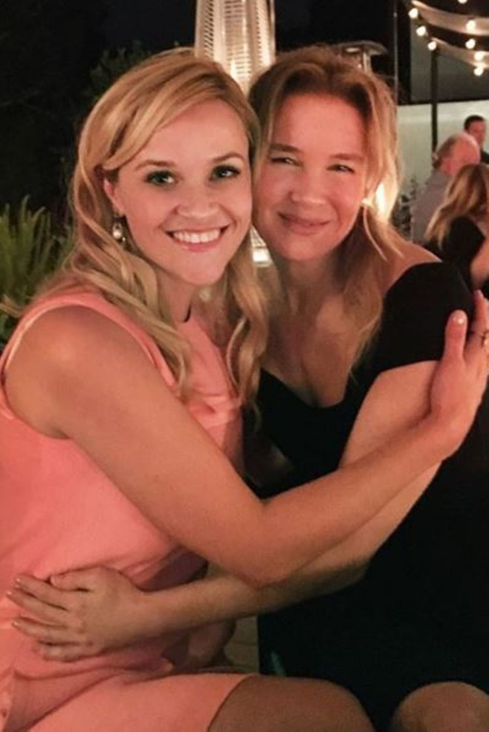 Reese Witherspoon und Renèe Zellweger  Zwei Schauspielerinnen unter sich: Reese Witherspoon und Renée Zellweger sind nicht einfach nur Kolleginnen. Die beiden Blondinen verbindet eine enge Freundschaft.