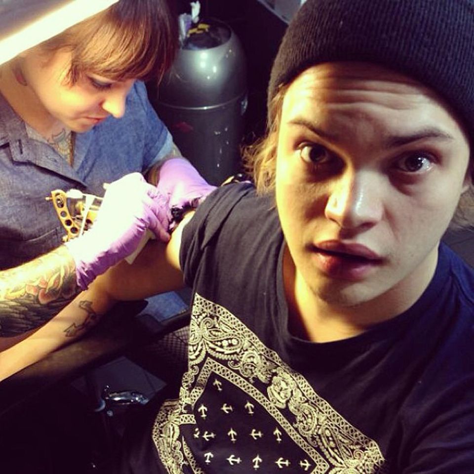 Wilson Gonzalez Ochsenknecht postet ein Foto seinem Besuch im Tattoostudio bei Facebook. Wilson Gonzalez Ochsenknecht postet ein Foto seinem Besuch im Tattoostudio bei Facebook.