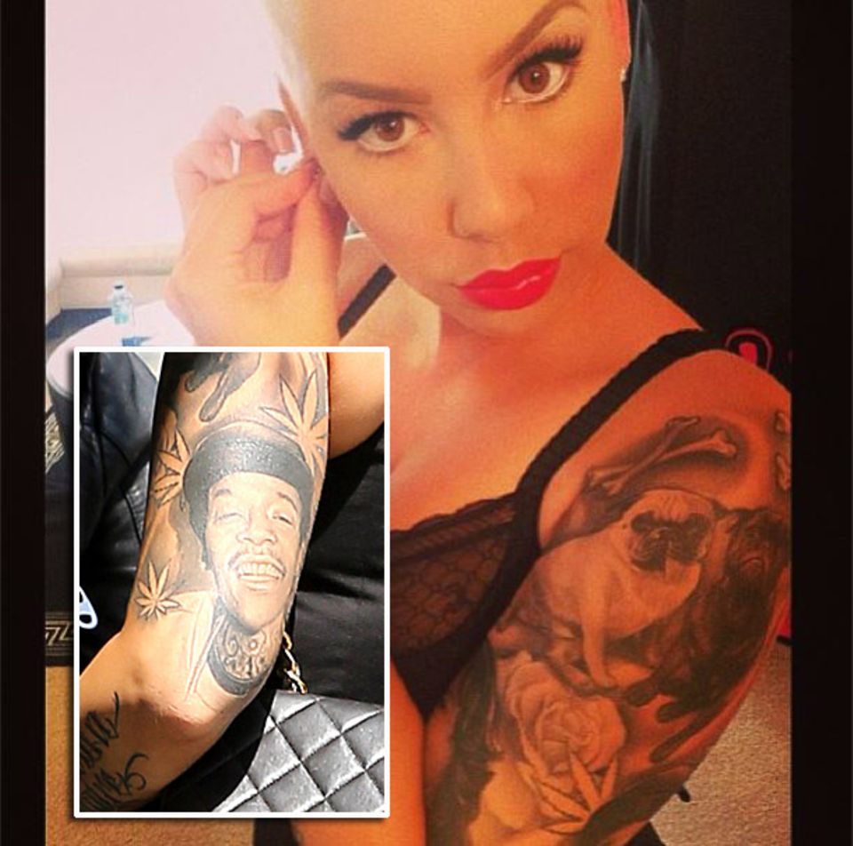 Amber Rose trägt ihre Liebsten auf ihrem linken Arm bei sich: vorne ihre Hunde und hinten Wiz Khalifa. Amber Rose trägt ihre Liebsten auf ihrem linken Arm bei sich: vorne ihre Hunde und hinten Wiz Khalifa.
