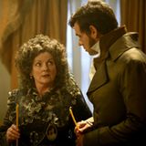 Marja Dmitrievna (Brenda Blethyn) und ihr Schützling Pierre (Alexander Beyer) erwarten den baldigen Tod von Pierres Vater