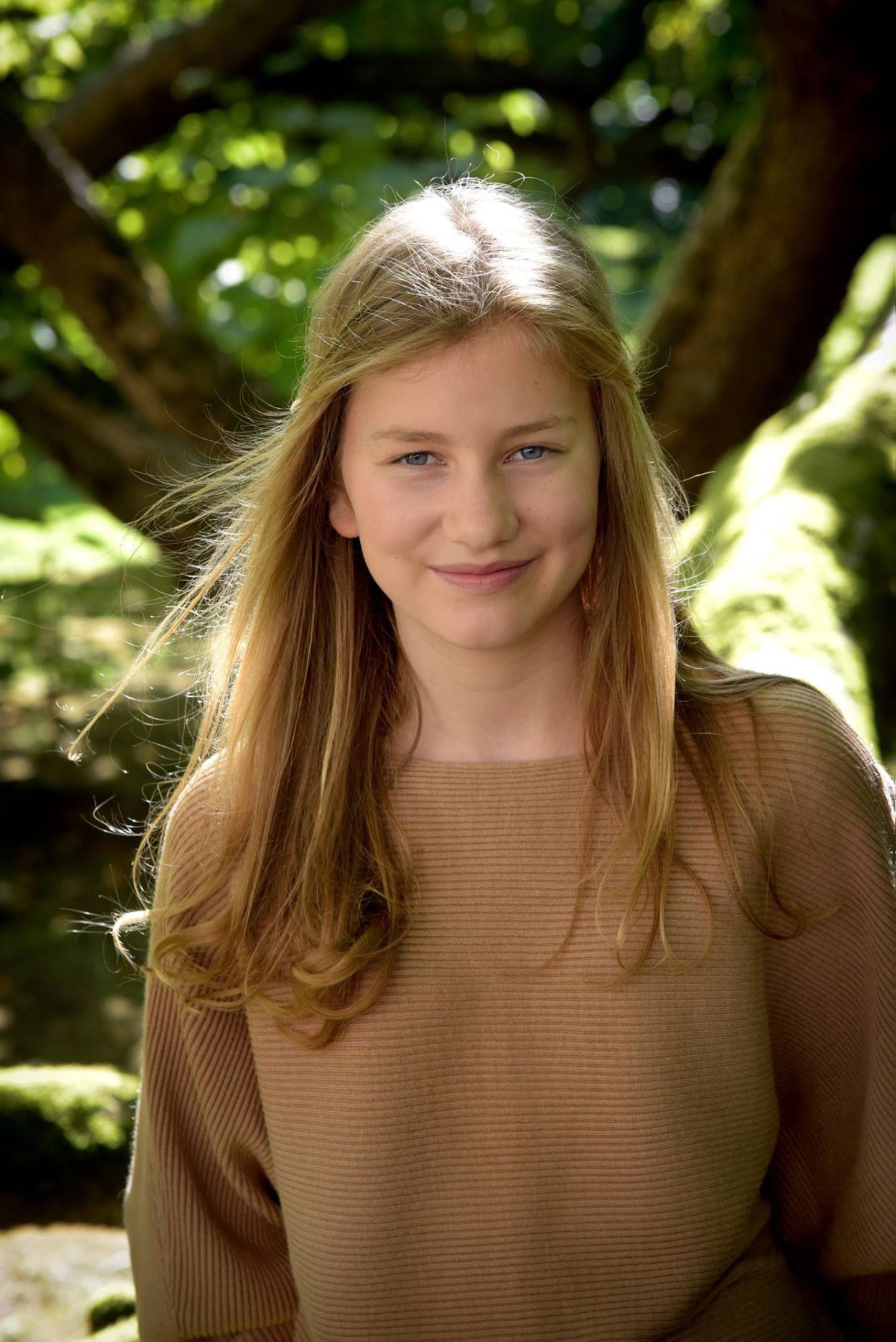 Zum 15. Geburtstag veröffentlicht der belgische Hof ein neues Foto von Prinzessin Elisabeth. Als Älteste der neuen Thronfolgerinnen-Generation zeigt sich König Philippes Tochter inzwischen recht regelmäßig in der Öffentlichkeit.