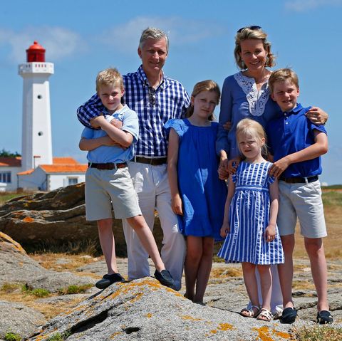 Der Leuchturm im Hintergrund bildet die perfekte Kulisse für ein Familienfoto.