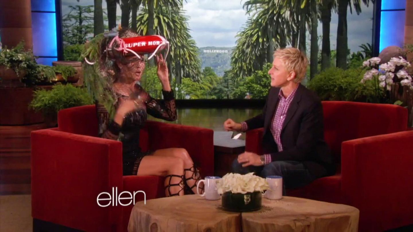 12. April 2013:  Mit Talk-Masterin Ellen DeGeneres spricht Heidi Klum über ihren bevorstehenden Geburstag, bei dem sie eine Hutparty veranstalten will. In dem Gespäch geht es auch noch mal um den Badeunfall, bei dem Heidi ihren Sohn aus dem Wasser gerettet hat. Passend dazu bekommt sie von Ellen einen Rettungsschwimmer-Hut geschenkt.