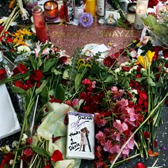 14. September 2009: Dem verstorbenen Patrick Swayze wird in Hollywood mit Blumen auf seinem Stern gedacht.