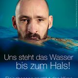 Der Musiker Gentleman (Tilmann Otto) präsentiert mit dem Slogan "Uns steht das Wasser bis zum Hals" ein neues Werbemotiv für Pet