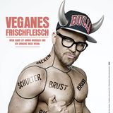 Armin Morbach präsentiert sich für Peta als "Veganes Frischfleisch" - Der Promi-Stylist und langjährige Vegetarier ernährt sich seit einigen Monaten rein pflanzlich: "Seitdem ich vegan bin, fühle ich mich wohler. Ich schlafe besser, ich bin ausgeruht, ich bin fröhlich".