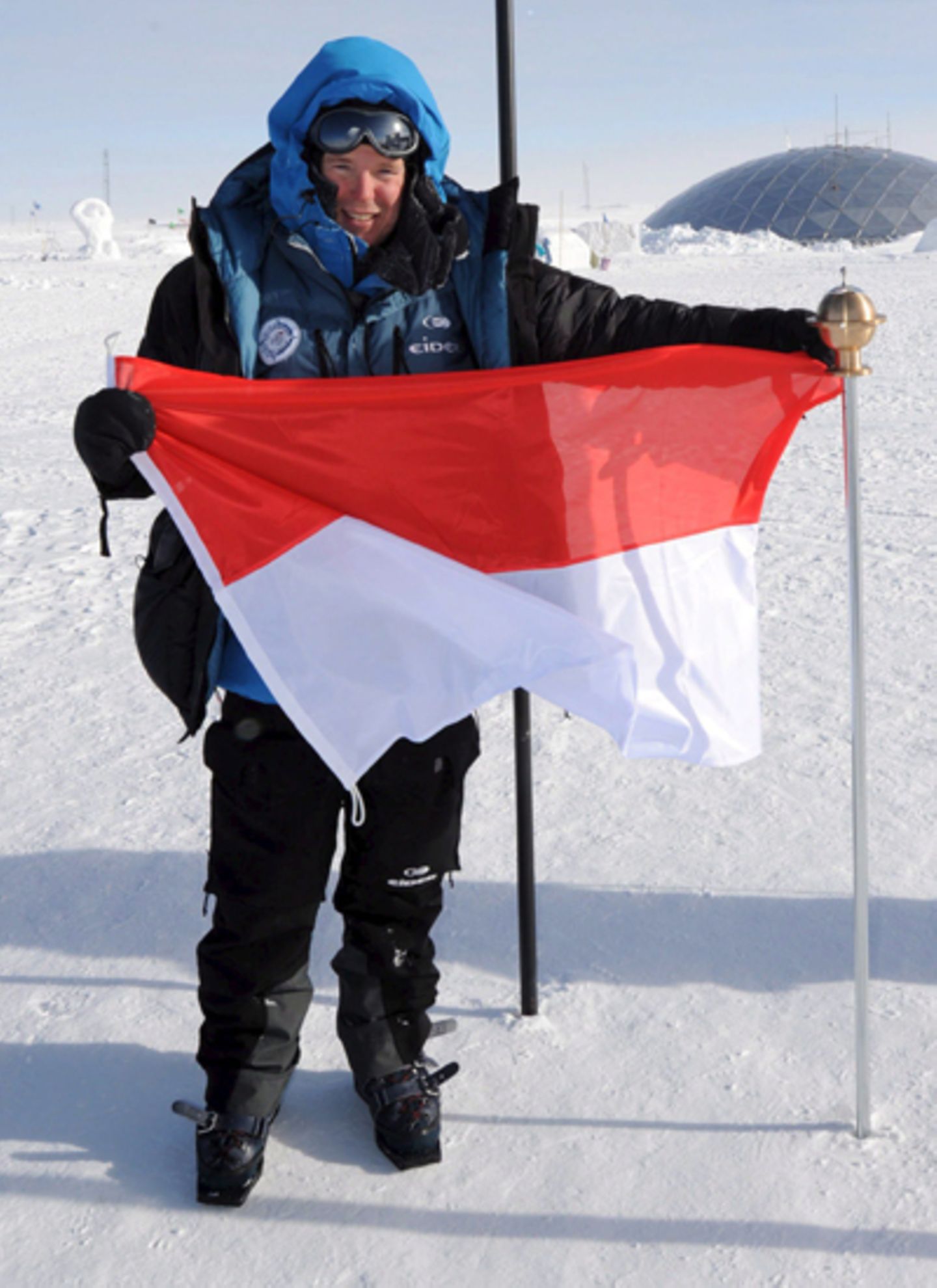 Mit dem Abenteurer Mike Horn durchquerte Prinz Albert auf Skiern Teile des Südpols
