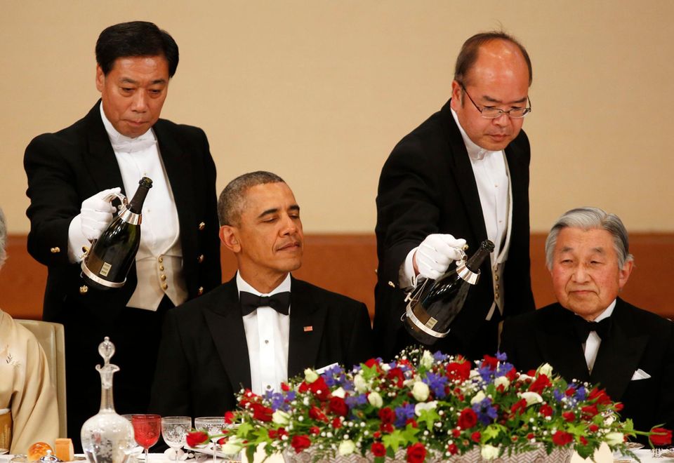 24. April 2014  US-Präsident Barack Obama ist zu Gast bei Kaiser Akihito im Königspalast in Tokio. Am Abend beim Staatsdinner gibt es Champagner.