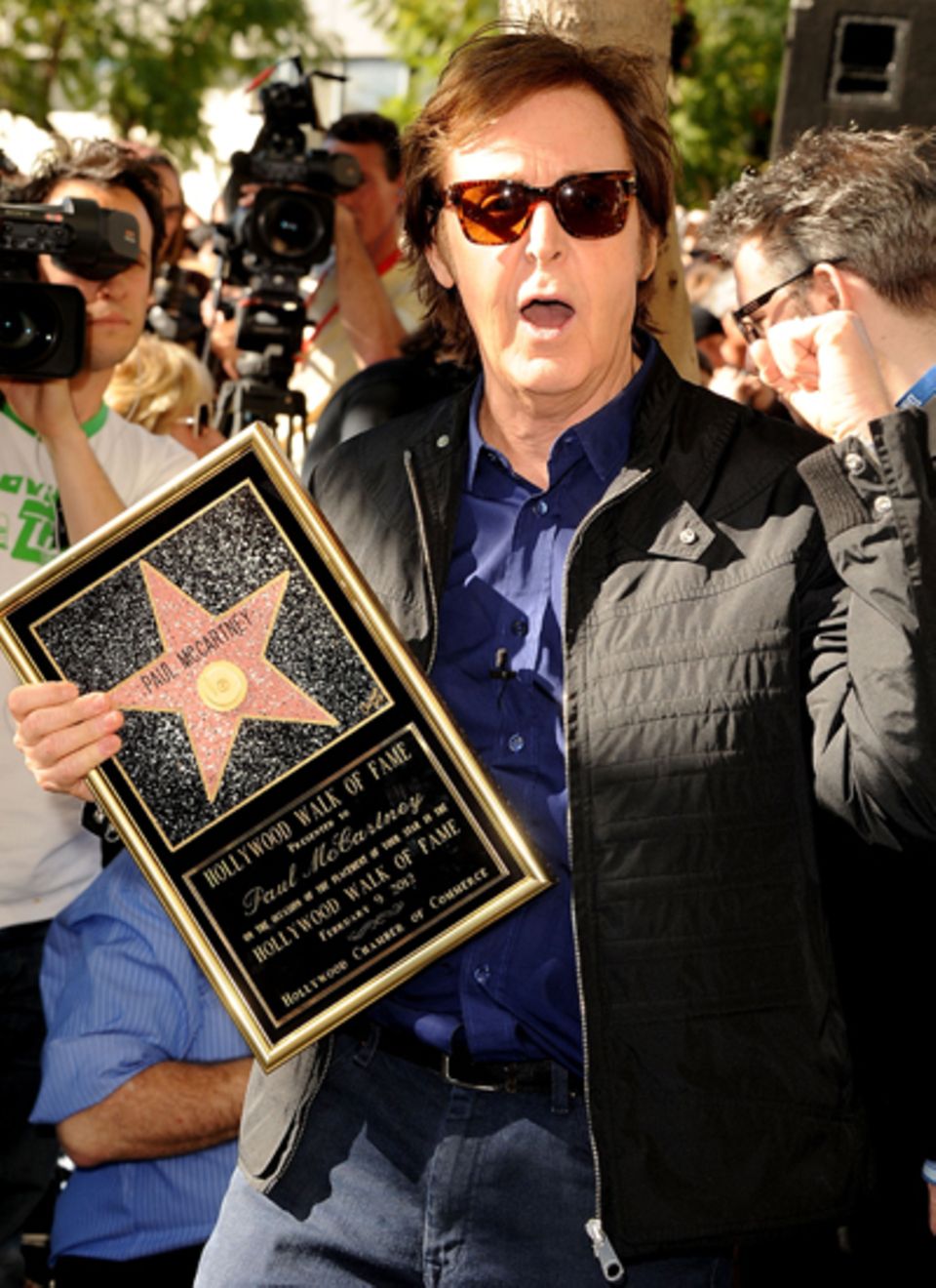 9. Februar 2012: Paul McCartney freut sich als letzter der "Beatles" über seinen Stern. 9. Februar 2012: Paul McCartney freut sich als letzter der "Beatles" über seinen Stern.