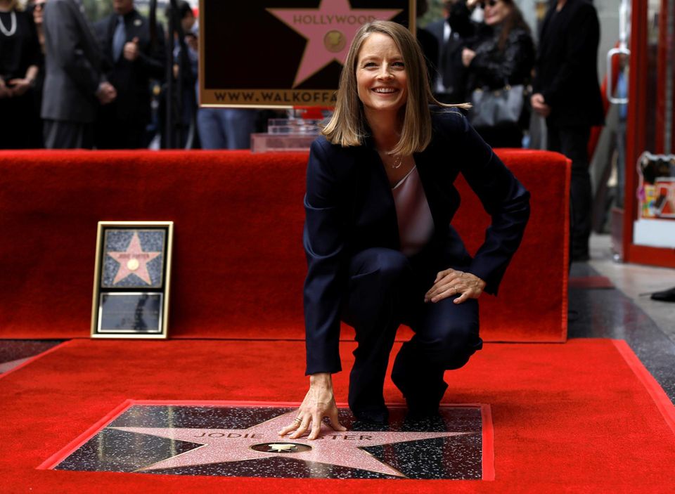 Jodie Foster strahlt: Die Schauspielerin wird in Hollywood mit einem Stern auf dem Walk of Fame geehrt. Jodie Foster strahlt: Die Schauspielerin wird in Hollywood mit einem Stern auf dem Walk of Fame geehrt.