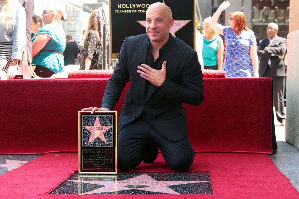 26. August 2013: Vin Diesel zeigt sich gerührt, als er seinen Stern auf dem berühmten "Walk of Fame" enthüllt. 26. August 2013: Vin Diesel zeigt sich gerührt, als er seinen Stern auf dem berühmten "Walk of Fame" enthüllt.