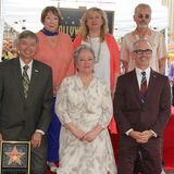 20. September 2016: Kathy Bates wird auf der Hollywood Walk of Fame geehrt. Dei 68 Jährige bekommt den 2589. Stern und zur Feier wird sie von Schauspielkollegen Leron Gubler, Shirley MacLaine, Dr. Fariba Kalantari, Billy Bob Thornton und Mitch O'Farrell begleitet.