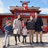 19. März 2016  Das war ein toller Tag bei schönsten Wetter: Marie, Joachim und die Kinder freuen sich über ihren Besuch im Legoland.