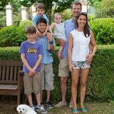 14. Juli 2013  Familienurlaub im französischen Cahors: Prinz Felix, Prinz Nikolai, Prinz Henrik, Prinzessin Athena, Prinz Joachim und Prinzessin Marie erholen sich auf einem Weinschloss.