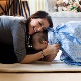 24. Januar 2013  Mama Marie kuschelt mit ihrem kleinen Sonnenschein.